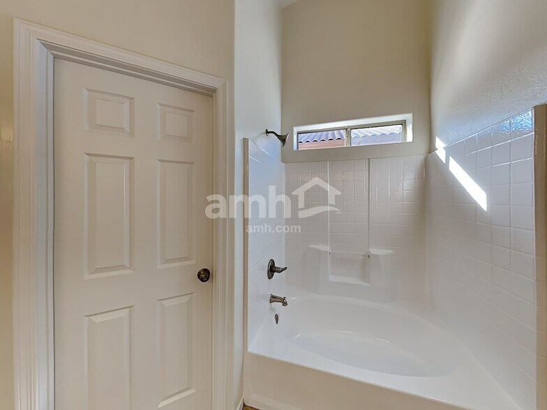 Building Photo - 13365 W Desert Rock Dr