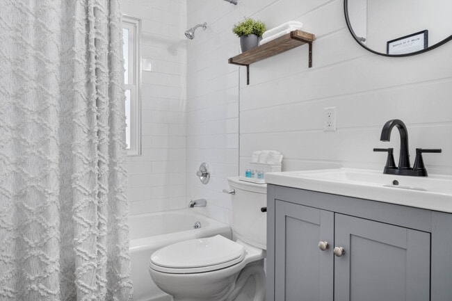 Building Photo - 1223 E Oakland Ave