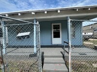 Building Photo - 3 Bedroom / 1 Bath Home Near Downtown