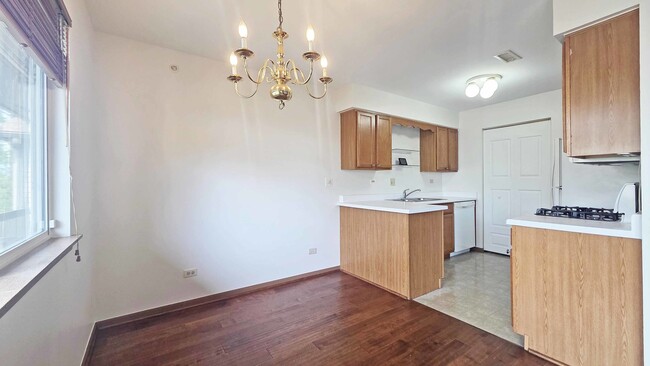 Building Photo - 614 E Whispering Oaks Ct