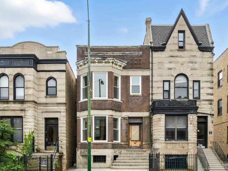 Primary Photo - 909 W Addison St