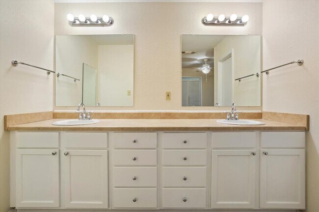 Building Photo - 1204 Lime Rock Dr
