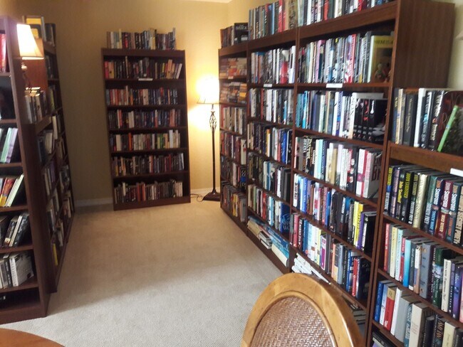 Building Photo - ANNUAL downtown Sarasota in luxury condominium!