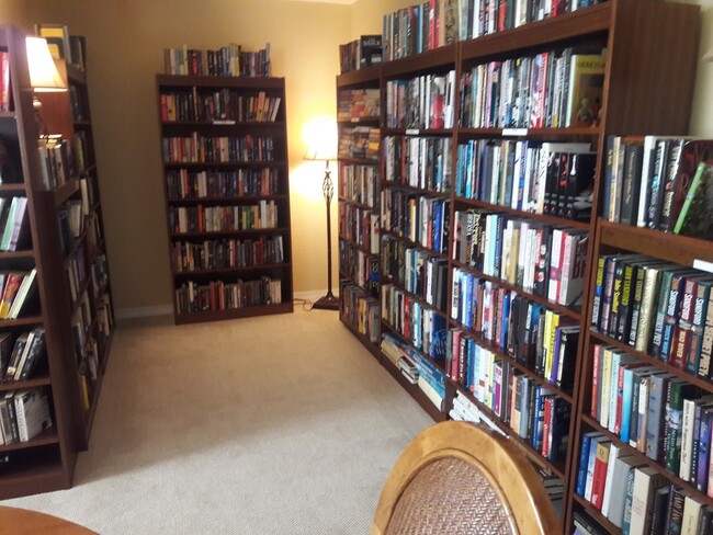 Building Photo - ANNUAL TURNKEY FURNISHED downtown Sarasota in luxury condominium!