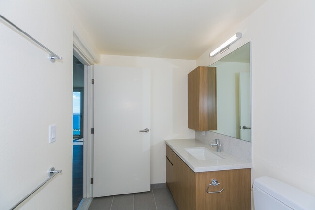 Building Photo - 1391 Kapiolani Blvd