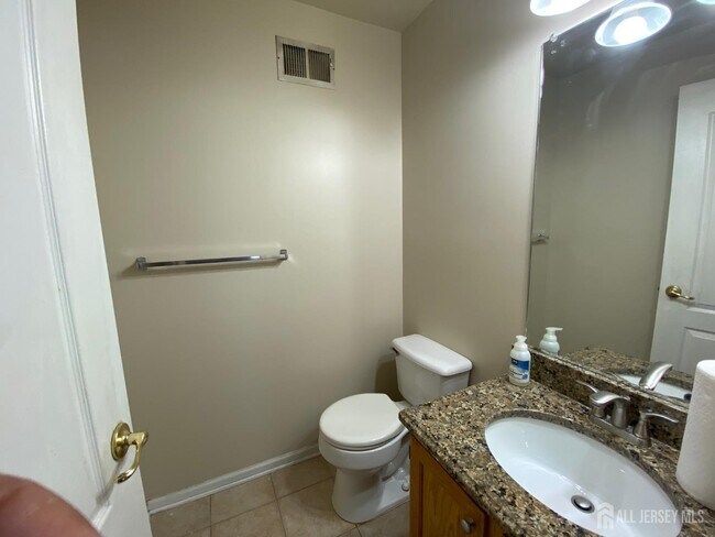 Building Photo - 92 Amy Dr