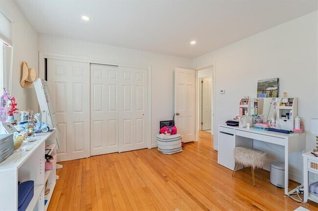 Building Photo - 98 Hargraves Dr
