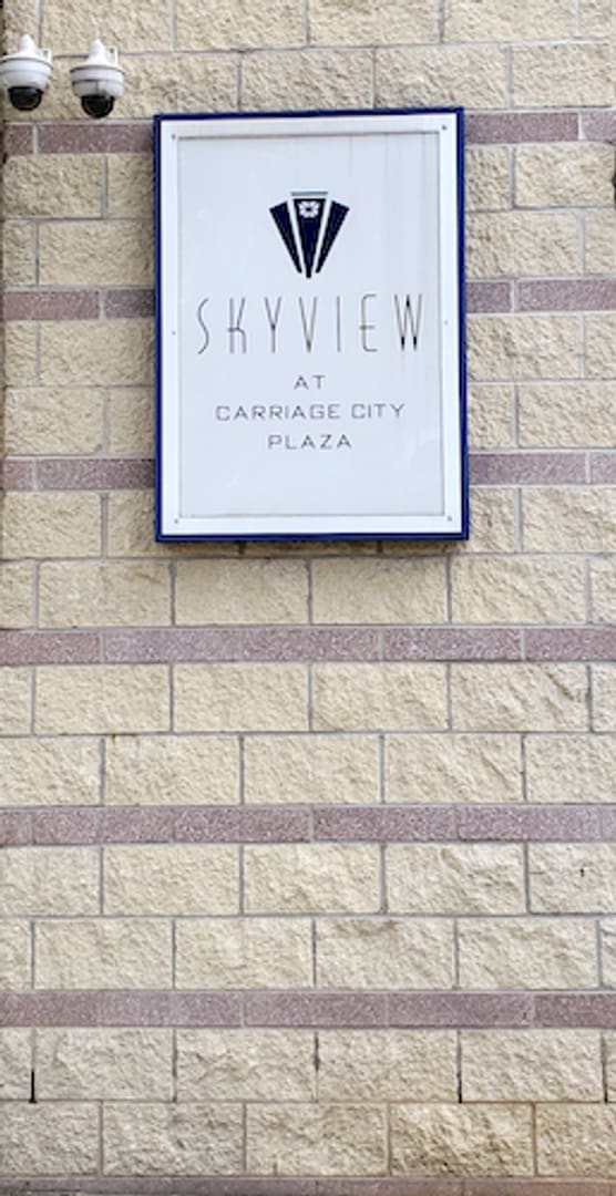 Building Photo - Renovated, centrally located and with lots of amenities (& great views) describes this 11th fl, 2...