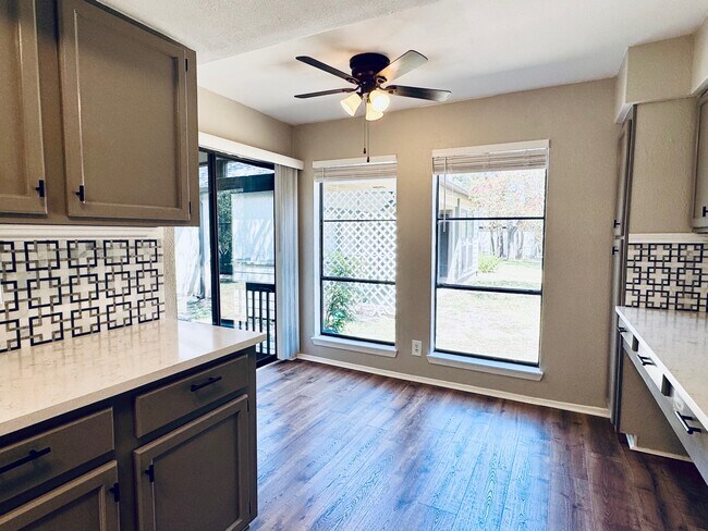 Building Photo - 30 Casa Verde St