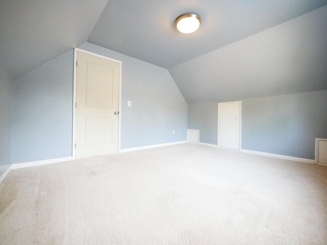 Building Photo - 5 BED & 2.5 BATH SINGLE FAMILY HOUSE FOR RENT