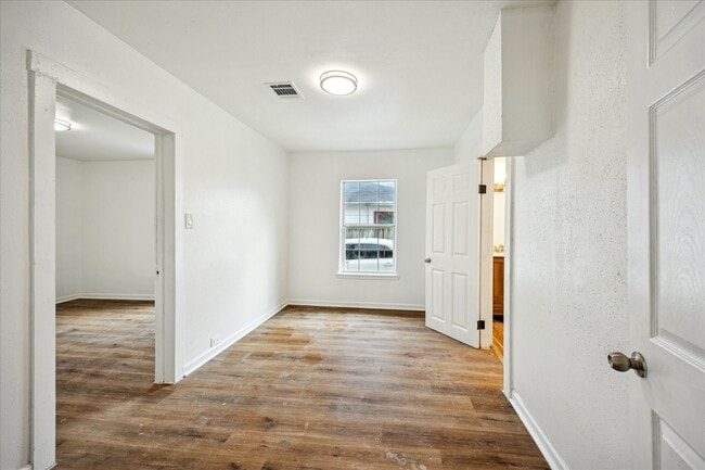 Building Photo - 1803 Simpson St