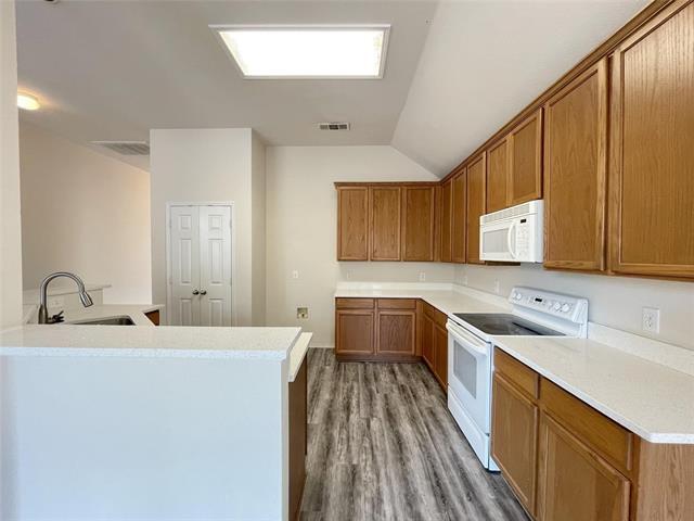 Building Photo - 1004 Southfork Dr