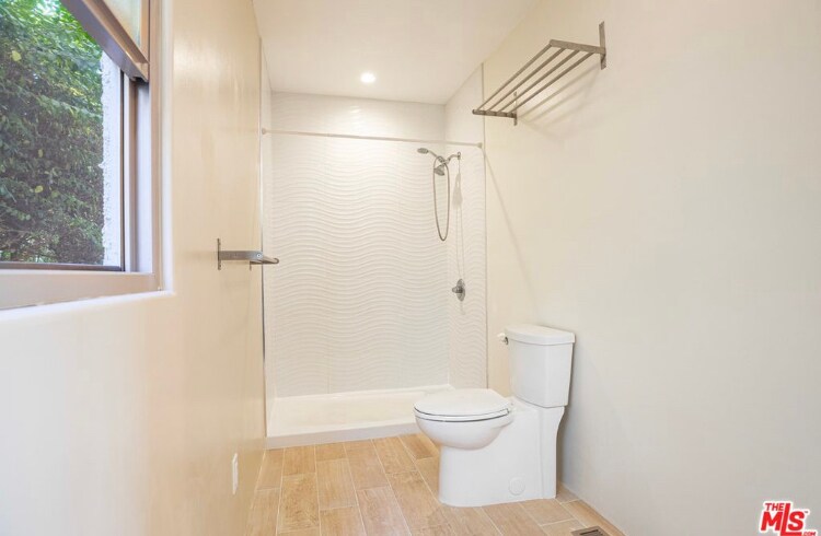Master bathroom - 8251 W 4th St