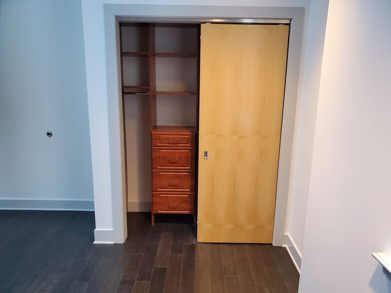 Building Photo - 2212 Walnut St