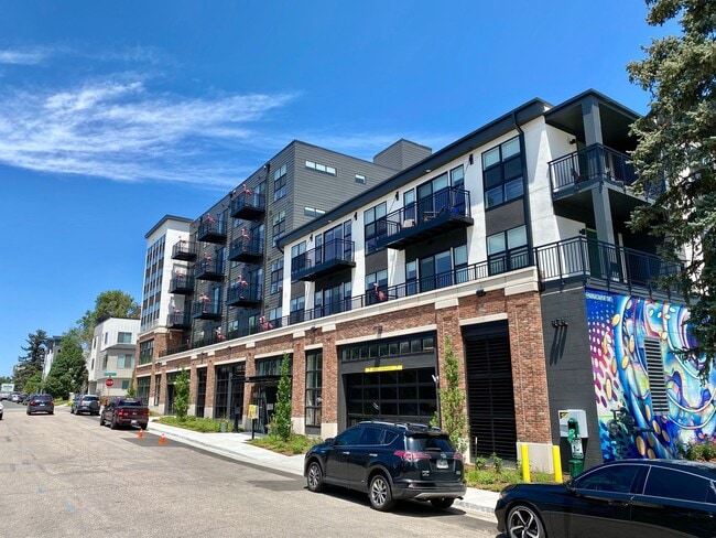 Building Photo - WOW!  Top Corner, 2 bed, 2 bath
