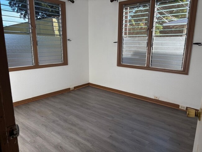 Building Photo - Three Bedroom Home
