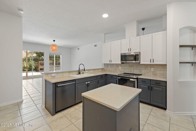 Building Photo - 721 Hazelmoor Ln