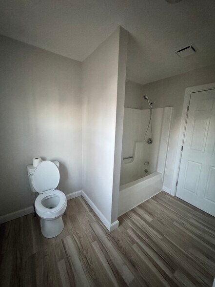 Building Photo - 80 Summit St