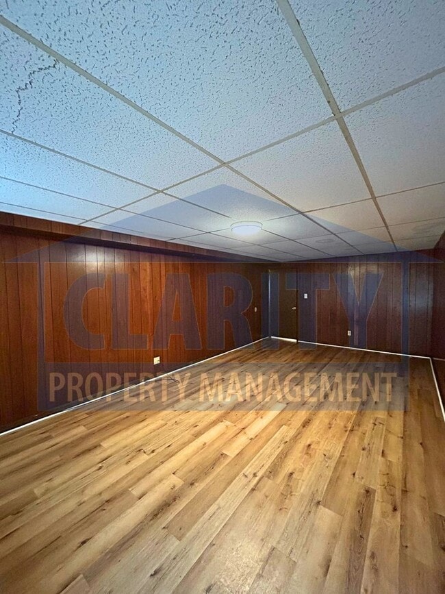 Building Photo - Three bedroom home w/ two bonus rooms!