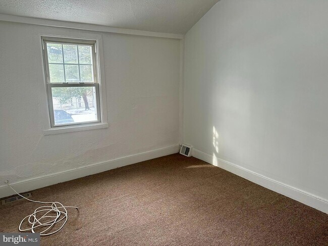 Building Photo - 2 Titus Ave