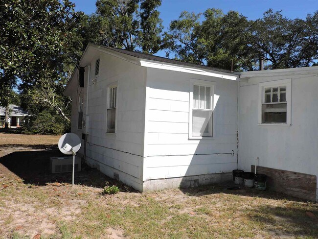 Building Photo - 6971 Holland Rd