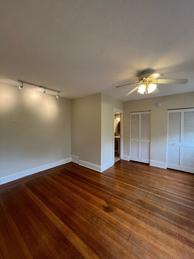 Building Photo - 6814 Thomas Blvd