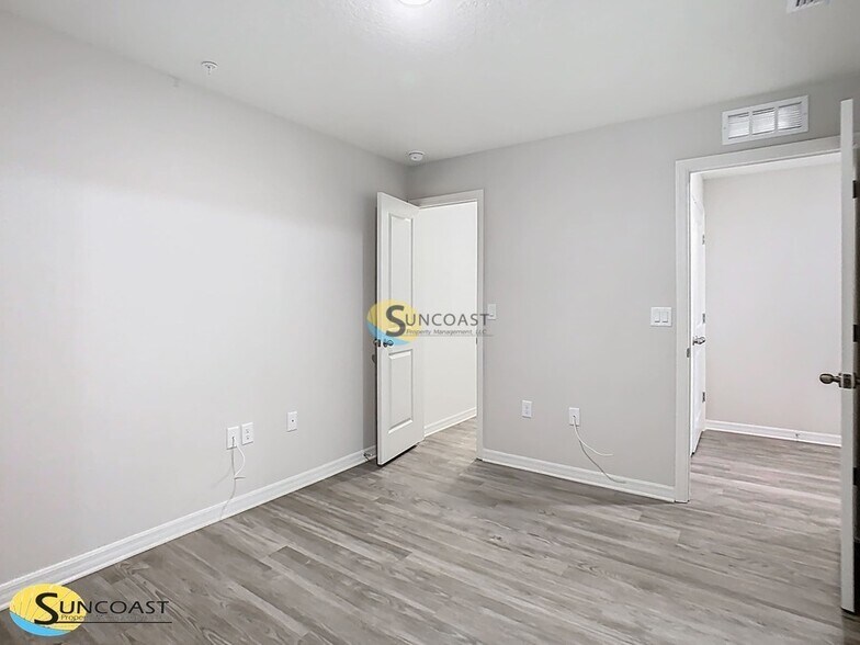 Building Photo - 3821 SW 43rd Ct