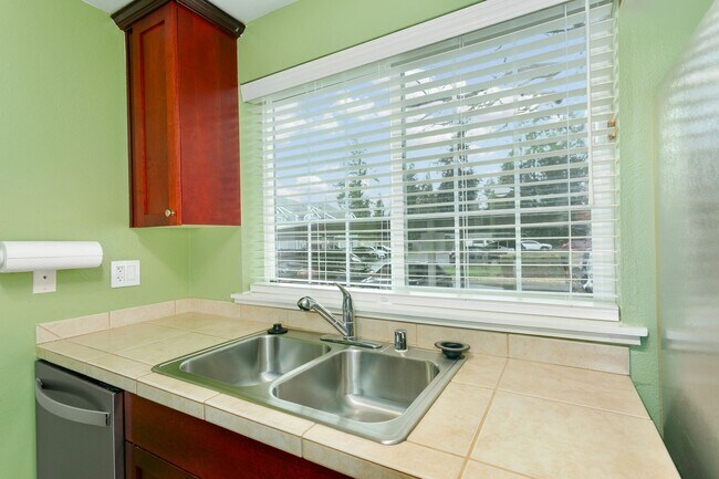 Building Photo - Cozy 2 bedroom, 2 bathroom condo- Federal Way Area