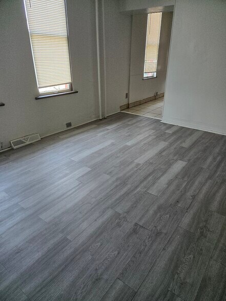 Building Photo - 608 2nd St