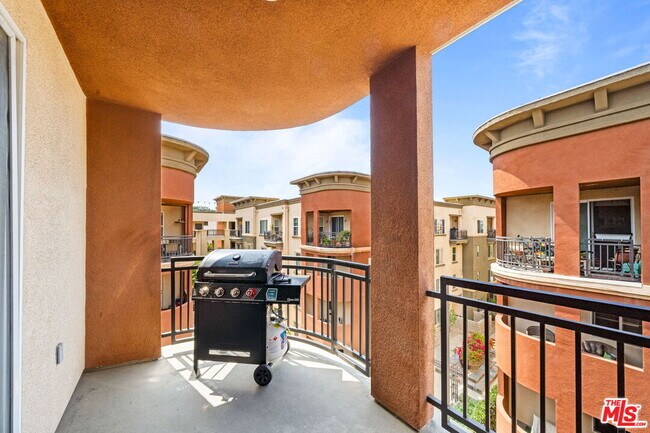 Building Photo - 6020 S Seabluff Dr