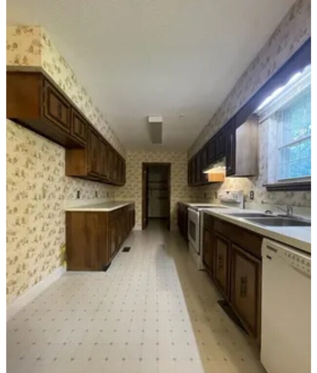 Building Photo - 112 Crisman St