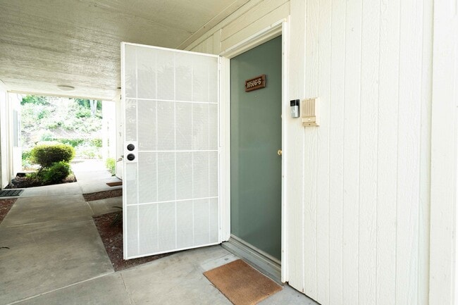 Building Photo - 10506 Sunland Blvd