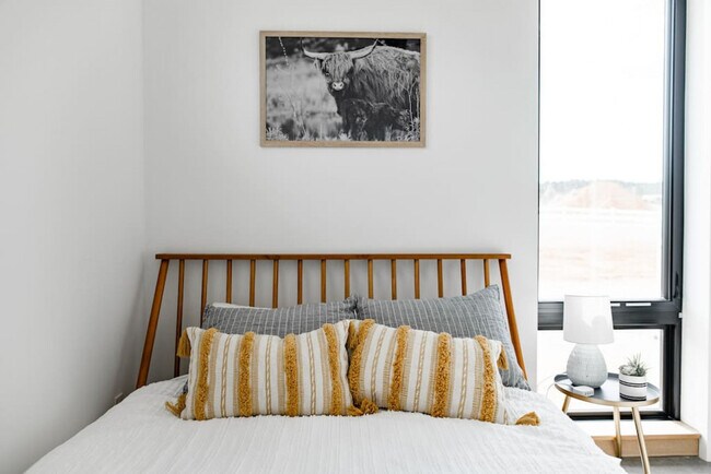 Building Photo - 2387 2500 E