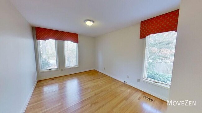 Building Photo - 2323 Ridgefield Dr