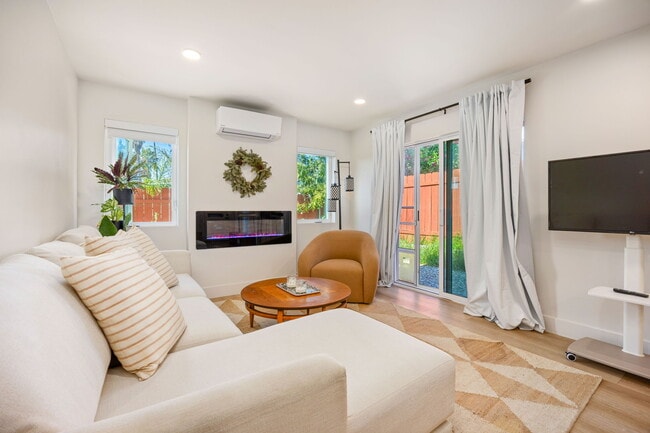 Building Photo - 810 California St