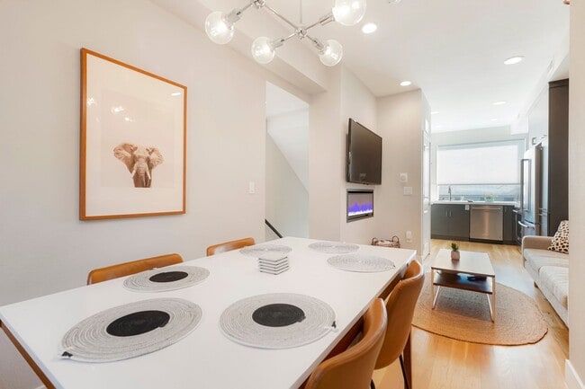 Building Photo - Modern Townhome ~ Rooftop Deck ~ Mountain View!