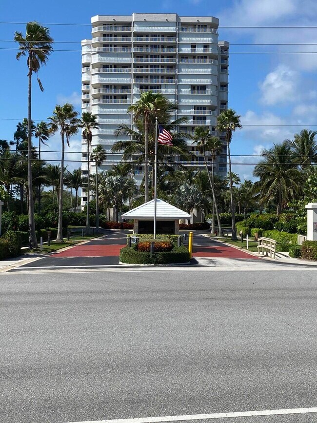 Building Photo - 5049 N Hwy A1A