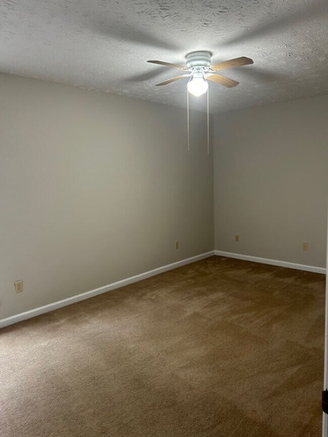 Building Photo - 6 or 18 MONTH LEASE AVAILABLE
