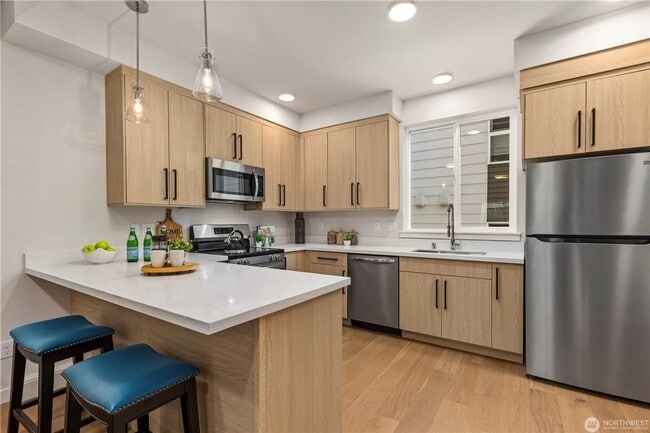 Building Photo - 105 NW 39th St