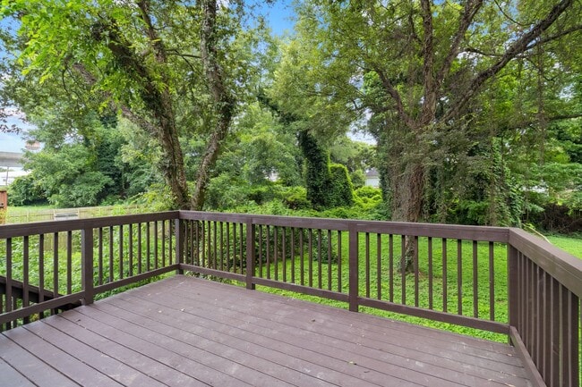 Building Photo - Stunning Fully Renovated Home in the Heart of Historic Oakland City