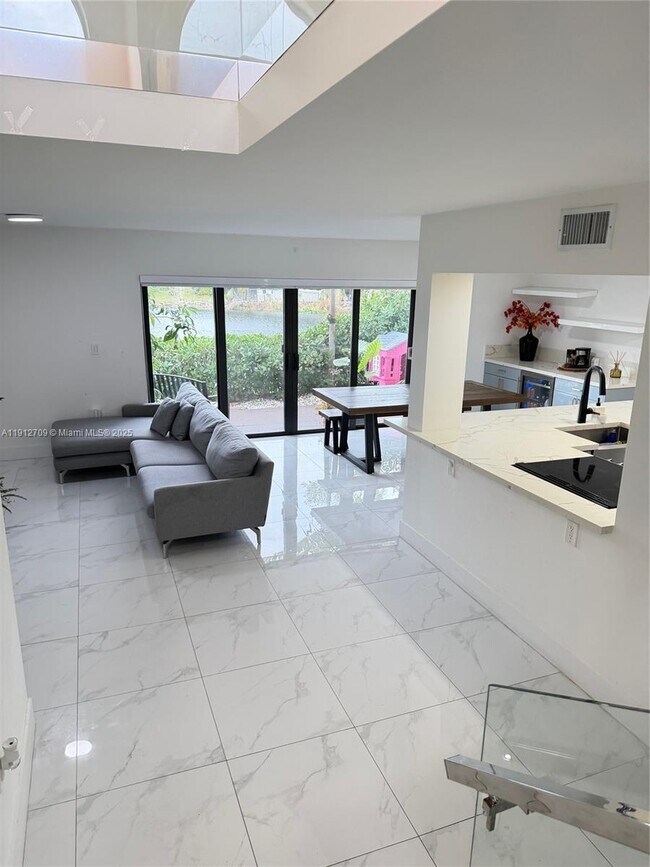 Building Photo - 1271 SW 124th Ct