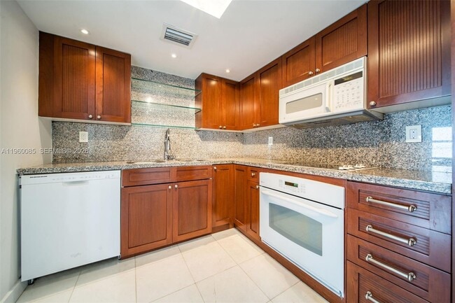 Building Photo - 5415 Collins Ave