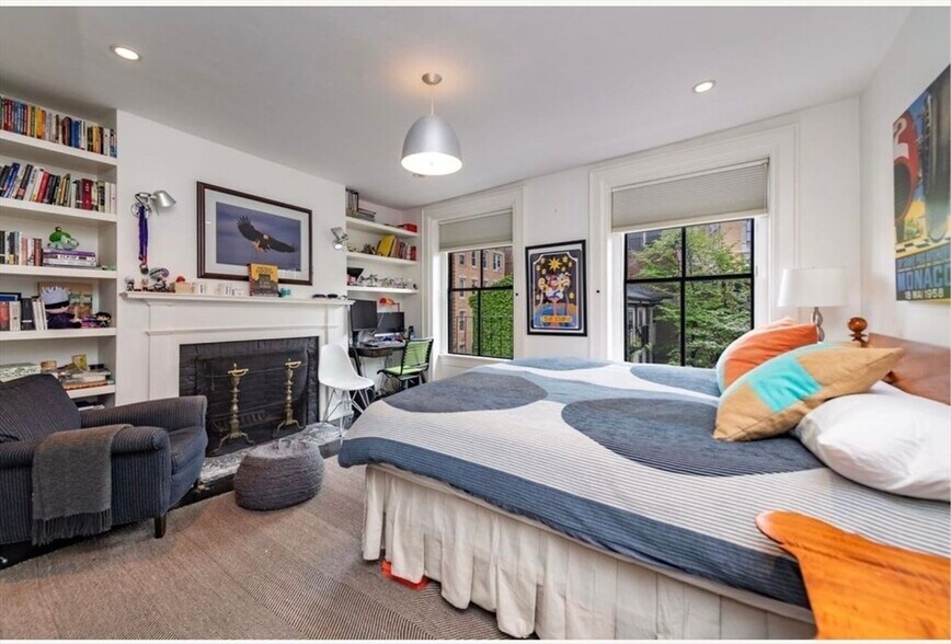 Building Photo - 22 Joy St