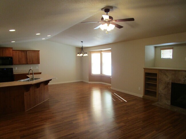 Building Photo - 3 Bedroom, 2 Bathroom on Corner Lot in Subdivision in North Prineville - Available Now!