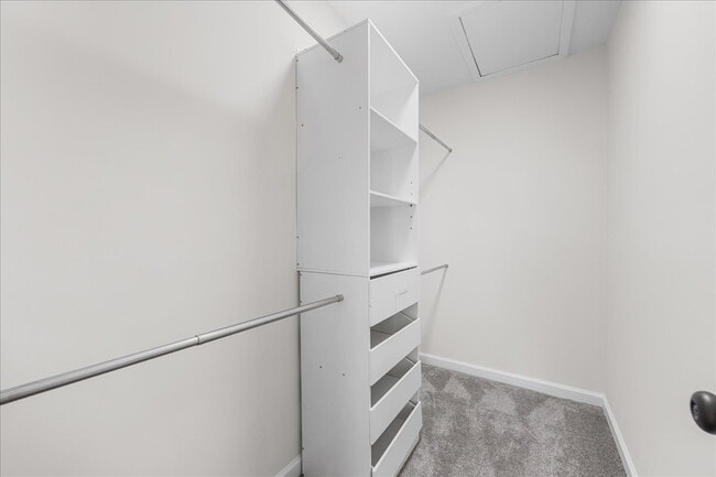 Building Photo - BEAUTIFULLY UPDATED!