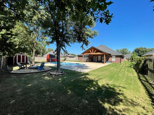 Building Photo - 602 Paradise Way