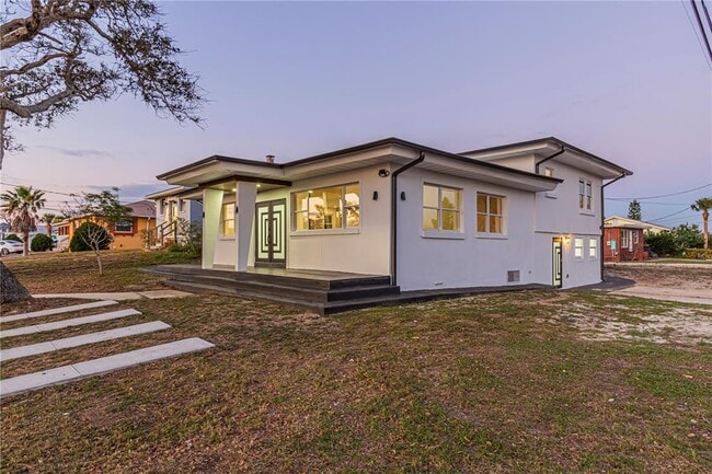 Building Photo - 2061 S Peninsula Dr