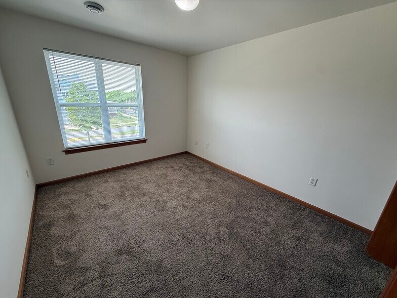 Building Photo - 8217 Mansion Hill Ave