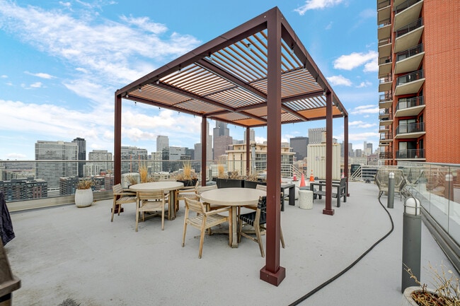 Building Photo - 40 E 9th St