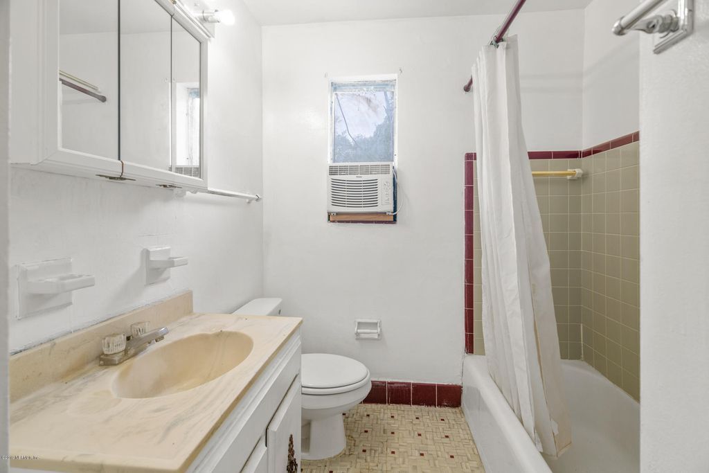 BATHROOM - 4056 Jammes Rd